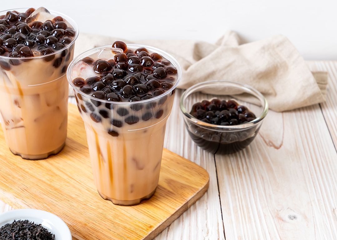 Trung bình 1 cốc trà sữa sẽ có lượng calo từ 400 – 500 kcal Trung bình 1 cốc trà sữa sẽ có lượng calo từ 400 – 500 kcal